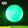 Phosphore lueur dans la nuit sombre golf boule de golf